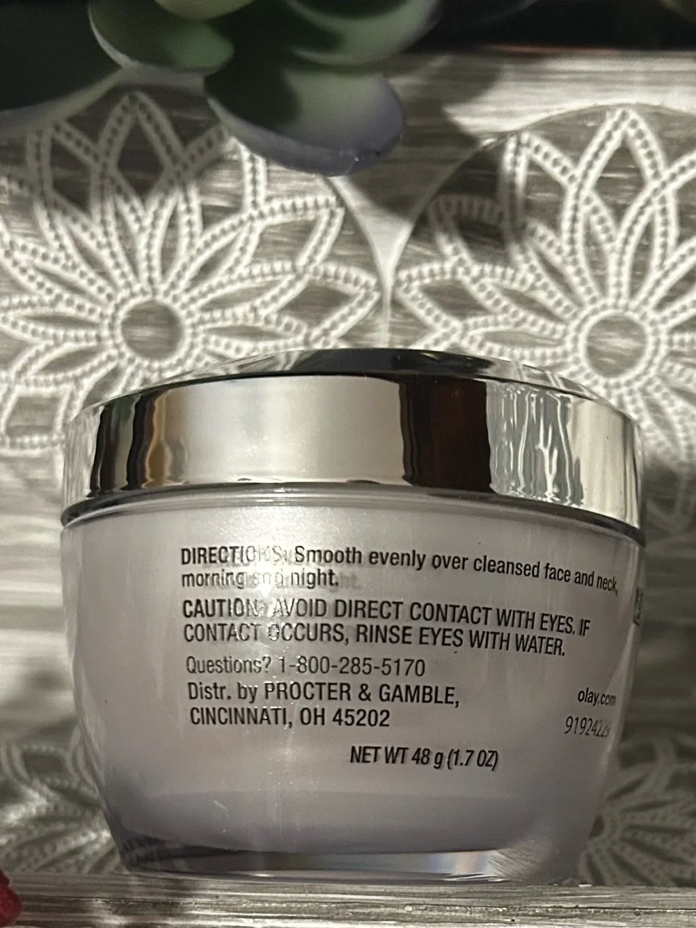 OLAY Collagen Peptide 24. Silver-Lidded White Face Moisturizer